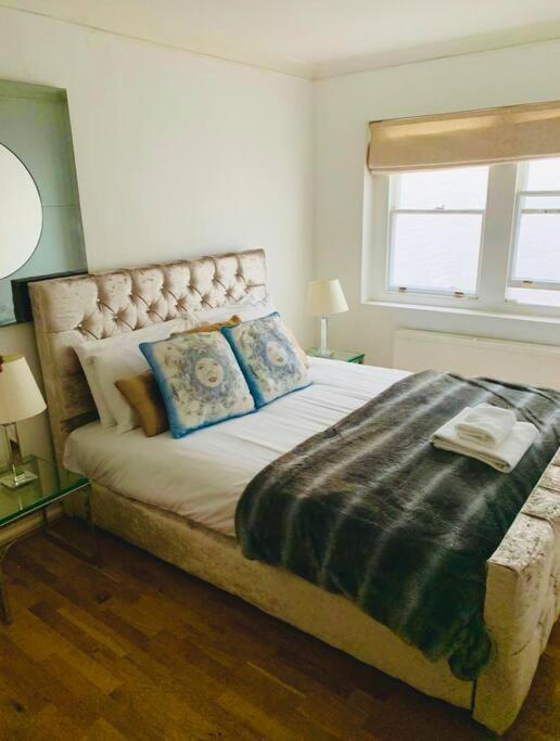 2 Bedroom Flat In Diplomatic Enclave In Kensington Λονδίνο Εξωτερικό φωτογραφία